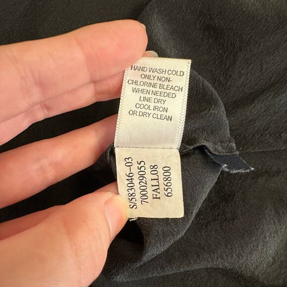 Banana Republic 100% Silk Black Sleeveless Blouse Top‎ M Cutout Neckline - Picture 7 of 8